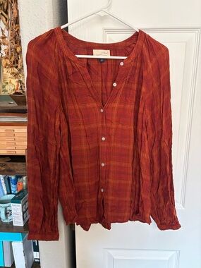 Universal Thread Rust Plaid Crinkle Button-Up Top